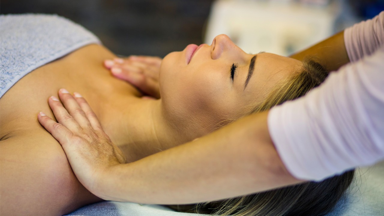 Massage Therapy Offered to Cancer Patients - UC Health