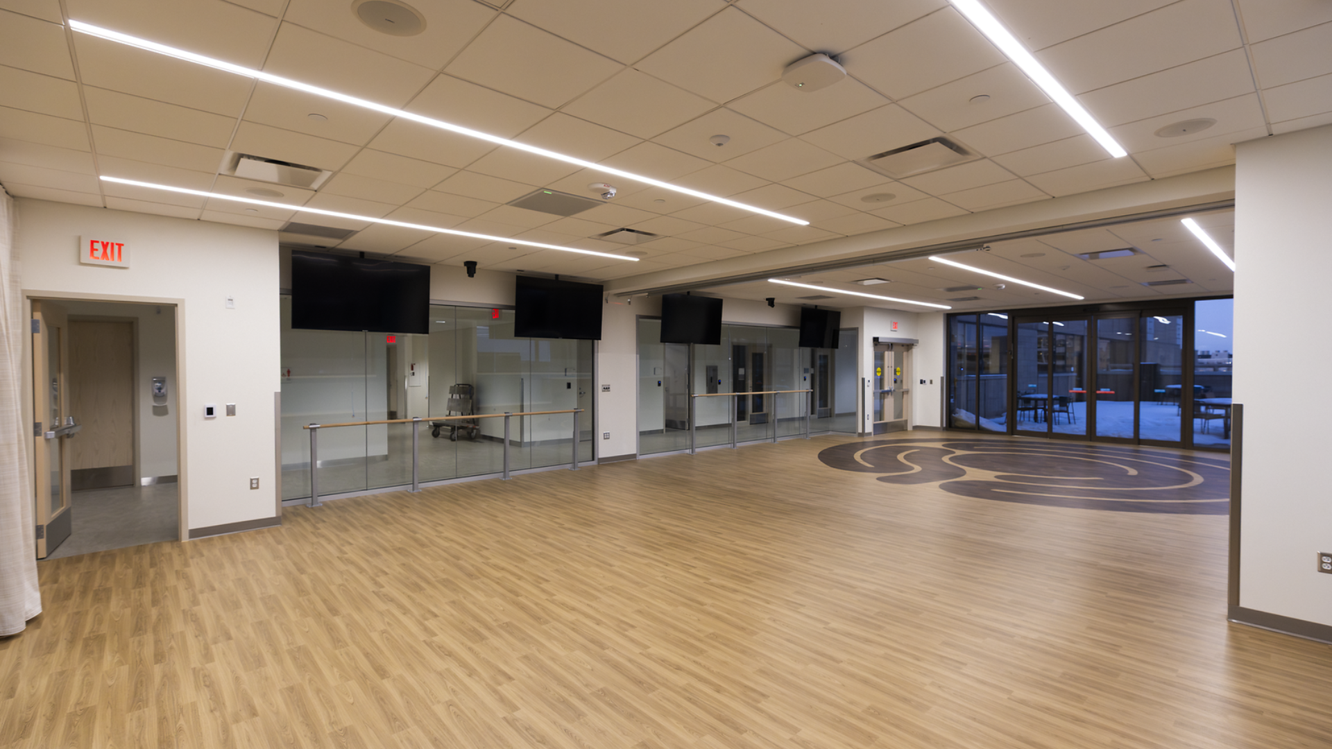 At the Osher Wellness Suite, the studio includes ceiling-mounted screens that can divide the studio based on needs, built-in barres for movement and balance training and doors that open directly to the Rooftop Healing Garden. 