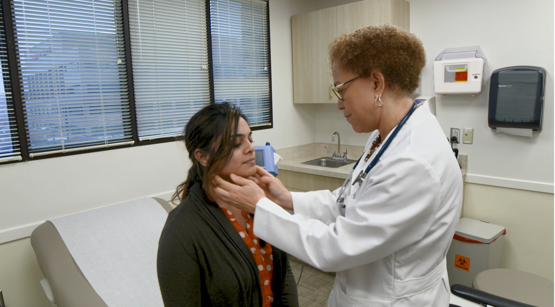 UC Health physician performs a head and neck cancer screening