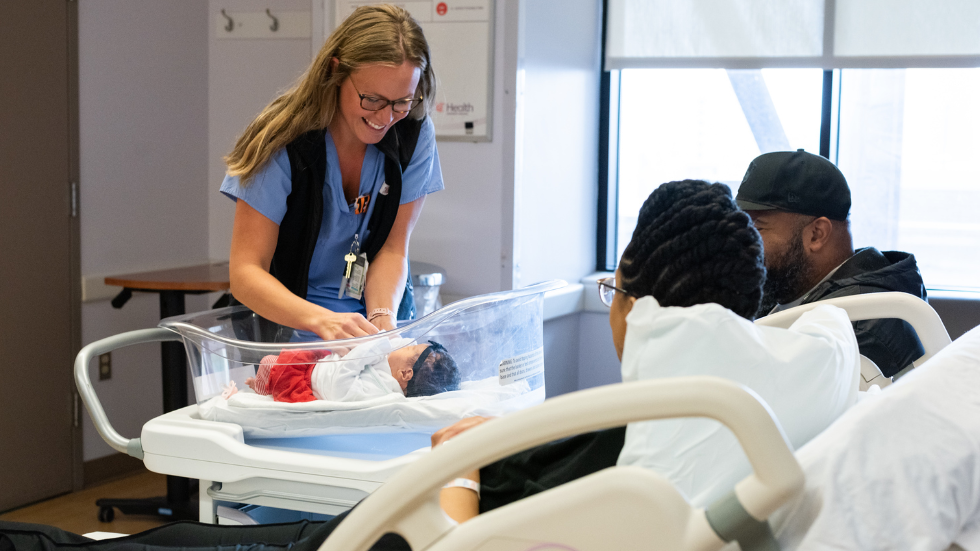 Family and nurse with a newborn.